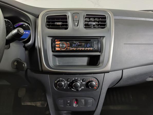 Renault Sandero II с пробегом 2015 года, цена 790 000 рублей, 96544 км, хэтчбек, Автокод Объявления