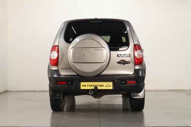 Chevrolet Niva I Рестайлинг с пробегом 2018 года, цена 859 000 рублей, 76000 км, внедорожник, Автокод Объявления