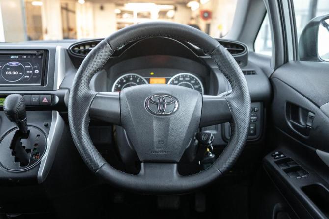 Toyota Wish II с пробегом 2010 года, цена 1 045 000 рублей, 228000 км, минивэн, Автокод Объявления