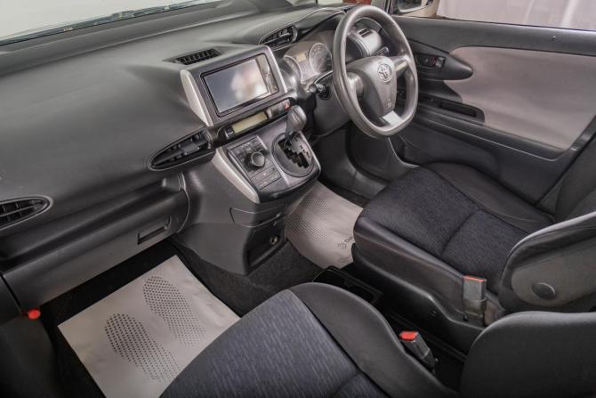 Toyota Wish II с пробегом 2010 года, цена 999 000 рублей, 270000 км, минивэн, Автокод Объявления