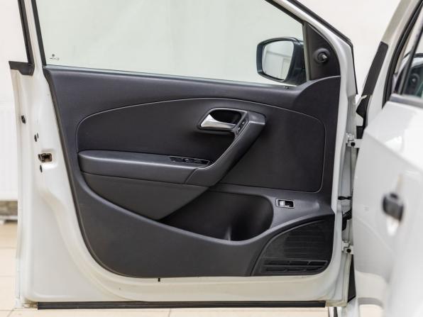 Volkswagen Polo V Рестайлинг с пробегом 2018 года, цена 758 000 рублей, 92343 км, седан, Автокод Объявления