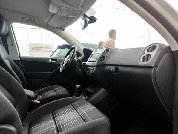 Volkswagen Tiguan I Рестайлинг с пробегом 2015 года, цена 990 000 рублей, 270689 км, внедорожник, Автокод Объявления