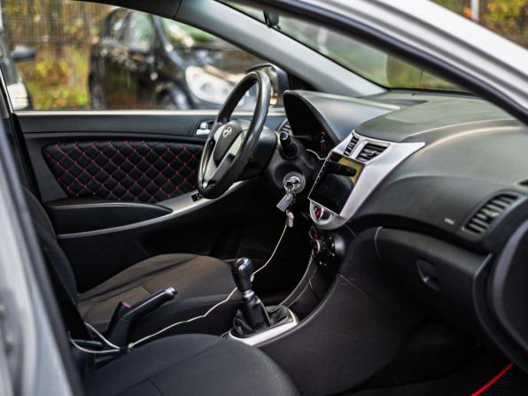 Hyundai Solaris I с пробегом 2014 года, цена 450 000 рублей, 323559 км, хэтчбек, Автокод Объявления