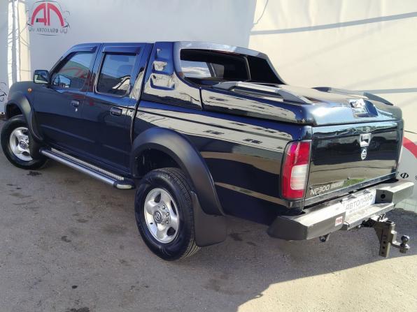 Nissan NP300 с пробегом 2012 года, цена 1 100 000 рублей, 205939 км, offers.body_type.unknown, Автокод Объявления