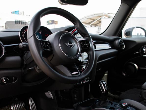 Mini Hatch III (F55/F56) Рестайлинг 2 с пробегом 2021 года, цена 3 848 000 рублей, 65900 км, хэтчбек, Автокод Объявления