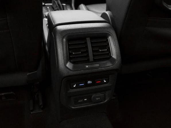 Volkswagen Tiguan II с пробегом 2018 года, цена 2 440 000 рублей, 102223 км, внедорожник, Автокод Объявления