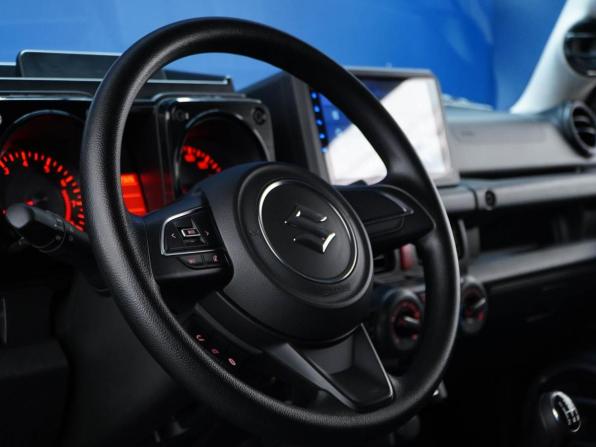 Suzuki Jimny IV с пробегом 2021 года, цена 3 953 055 рублей, 12654 км, внедорожник, Автокод Объявления