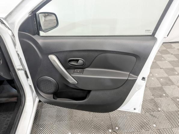 Renault Logan II Рестайлинг с пробегом 2022 года, цена 1 250 000 рублей, 39150 км, седан, Автокод Объявления