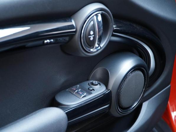 Mini Hatch III (F55/F56) с пробегом 2018 года, цена 1 799 077 рублей, 74605 км, хэтчбек, Автокод Объявления