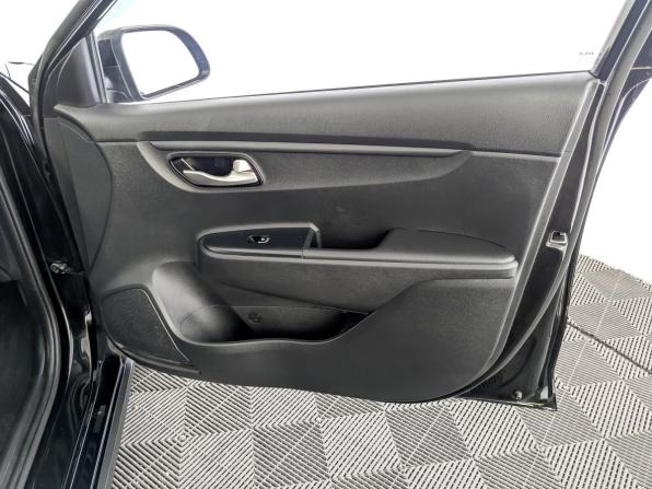 Kia Rio IV Рестайлинг с пробегом 2021 года, цена 1 750 000 рублей, 93397 км, хэтчбек, Автокод Объявления