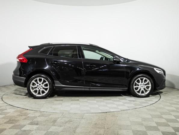 Volvo V40 Cross Country I Рестайлинг с пробегом 2017 года, цена 1 770 000 рублей, 120498 км, хэтчбек, Автокод Объявления