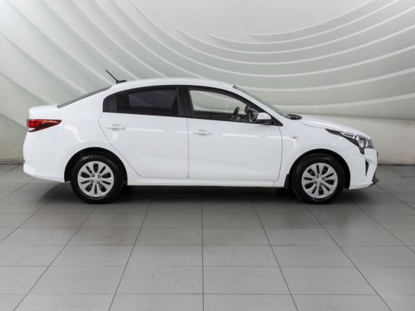 Kia Rio IV Рестайлинг с пробегом 2021 года, цена 1 638 000 рублей, 82310 км, седан, Автокод Объявления
