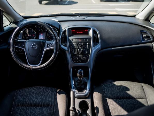 Opel Astra J Рестайлинг с пробегом 2013 года, цена 860 000 рублей, 253495 км, седан, Автокод Объявления