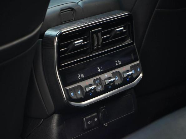 Toyota Land Cruiser 300 Series с пробегом 2021 года, цена 8 487 077 рублей, 155804 км, внедорожник, Автокод Объявления