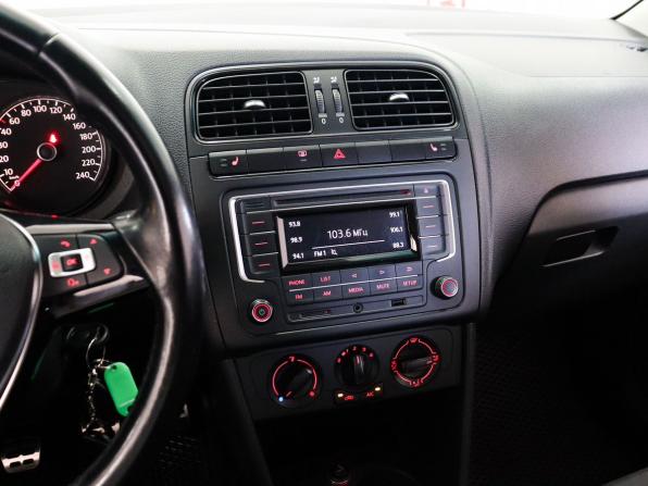 Volkswagen Polo V Рестайлинг с пробегом 2016 года, цена 1 349 000 рублей, 88000 км, седан, Автокод Объявления