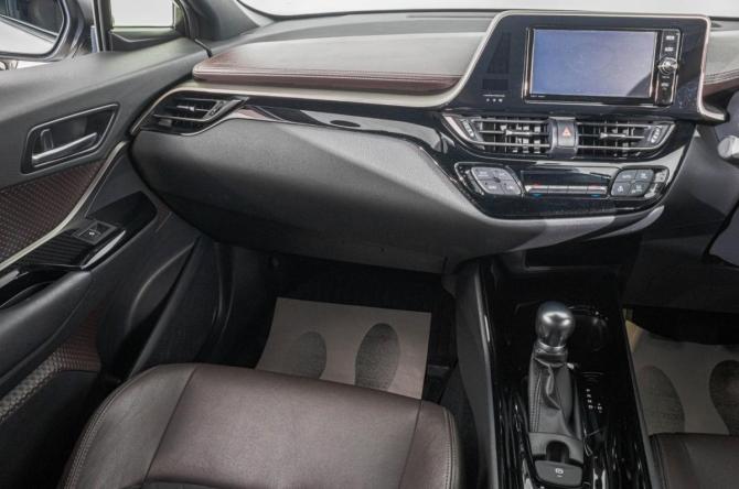 Toyota C-HR I с пробегом 2017 года, цена 2 039 000 рублей, 33000 км, внедорожник, Автокод Объявления