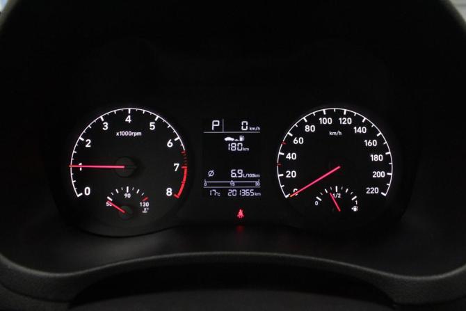 Hyundai Solaris II с пробегом 2018 года, цена 880 000 рублей, 201352 км, седан, Автокод Объявления