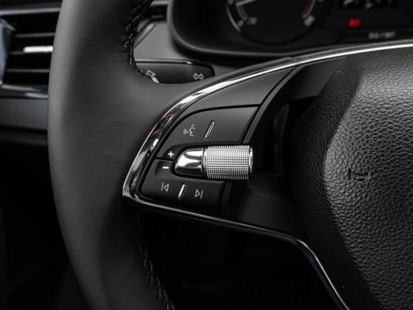 Skoda Rapid II с пробегом 2021 года, цена 1 625 000 рублей, 107520 км, лифтбек, Автокод Объявления