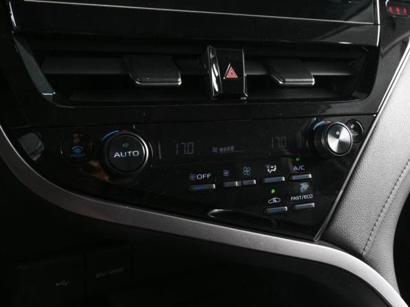 Toyota Camry VIII (XV70) Рестайлинг с пробегом 2021 года, цена 3 049 000 рублей, 61755 км, седан, Автокод Объявления