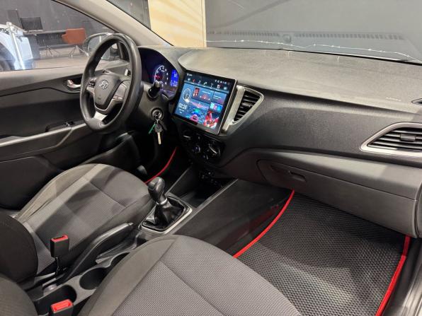 Hyundai Solaris II с пробегом 2017 года, цена 1 059 000 рублей, 155000 км, седан, Автокод Объявления