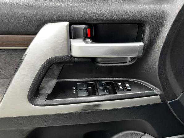 Toyota Land Cruiser 200 Series Рестайлинг 2 с пробегом 2018 года, цена 5 880 000 рублей, 190000 км, внедорожник, Автокод Объявления