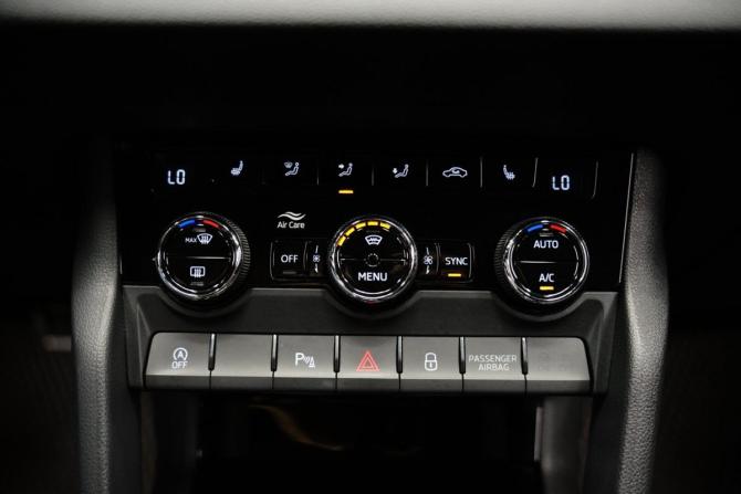 Skoda Karoq I с пробегом 2020 года, цена 2 487 000 рублей, 81535 км, внедорожник, Автокод Объявления