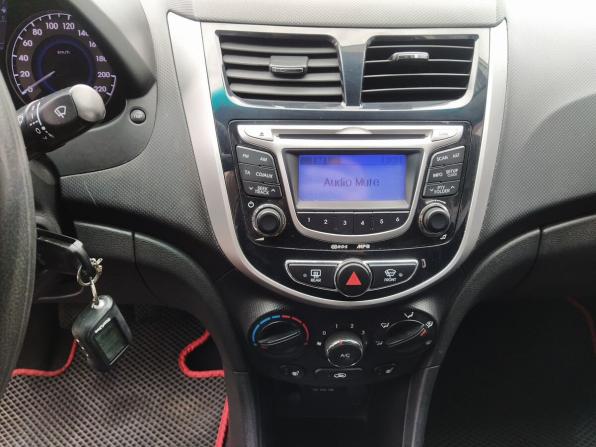 Hyundai Solaris I с пробегом 2012 года, цена 798 000 рублей, 179795 км, седан, Автокод Объявления