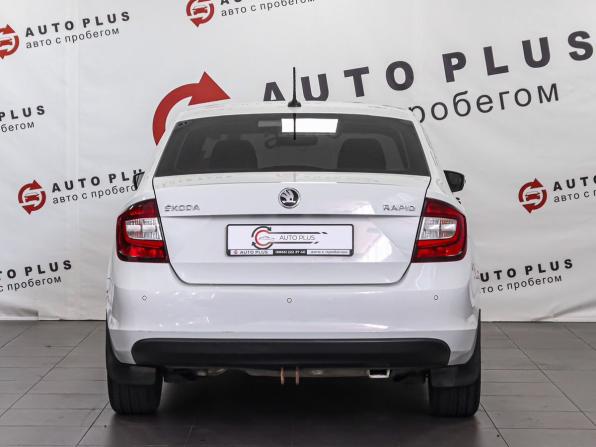 Skoda Rapid I с пробегом 2017 года, цена 989 000 рублей, 124740 км, лифтбек, Автокод Объявления