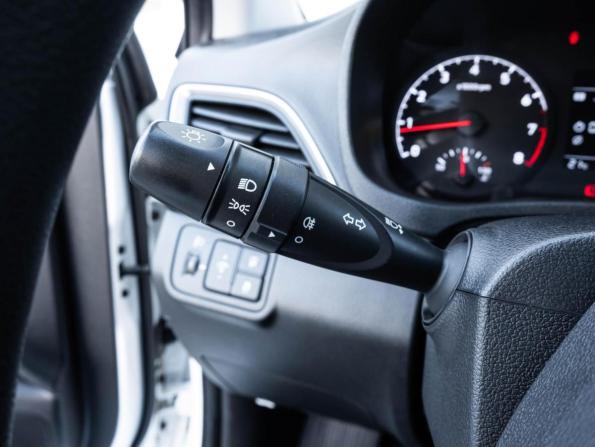 Hyundai Solaris II с пробегом 2018 года, цена 1 295 654 рубля, 65141 км, седан, Автокод Объявления