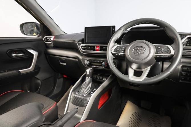 Toyota Raize I с пробегом 2021 года, цена 1 599 000 рублей, 52250 км, внедорожник, Автокод Объявления