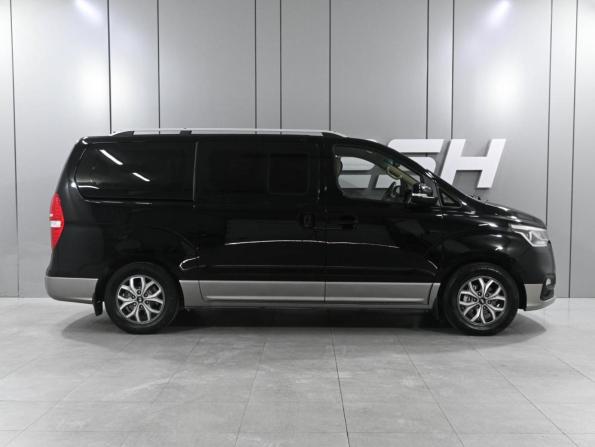 Hyundai H-1 II Рестайлинг 2 с пробегом 2019 года, цена 2 799 000 рублей, 148355 км, минивэн, Автокод Объявления