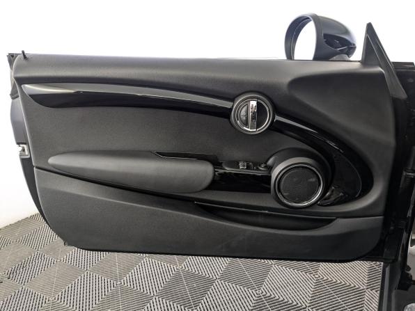 Mini Hatch III (F55/F56) с пробегом 2016 года, цена 1 518 000 рублей, 87427 км, хэтчбек, Автокод Объявления