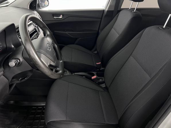 Hyundai Solaris II с пробегом 2017 года, цена 939 000 рублей, 216677 км, седан, Автокод Объявления