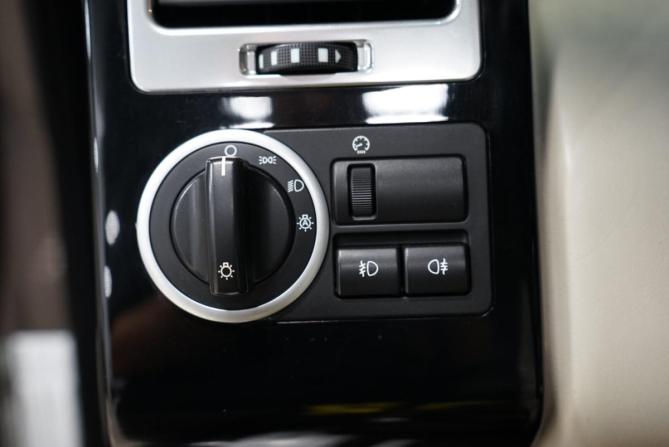 Land Rover Range Rover III Рестайлинг 2 с пробегом 2011 года, цена 1 344 000 рублей, 315571 км, внедорожник, Автокод Объявления