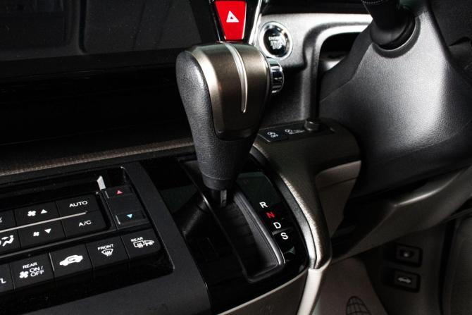 Honda Stepwgn V с пробегом 2019 года, цена 2 129 000 рублей, 114838 км, минивэн, Автокод Объявления