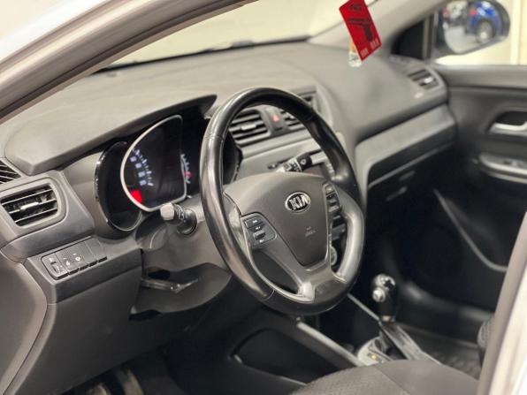 Kia Rio III Рестайлинг с пробегом 2017 года, цена 1 250 500 рублей, 83800 км, седан, Автокод Объявления