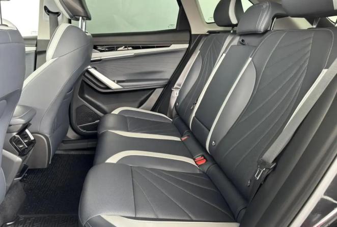 Geely Atlas II с пробегом 2024 года, цена 2 695 000 рублей, 28004 км, внедорожник, Автокод Объявления