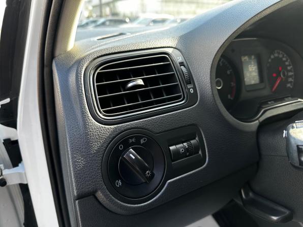 Volkswagen Polo V Рестайлинг с пробегом 2019 года, цена 1 380 000 рублей, 131114 км, седан, Автокод Объявления