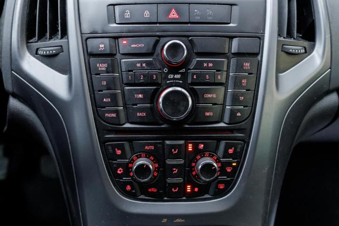 Opel Astra J Рестайлинг с пробегом 2011 года, цена 710 000 рублей, 180000 км, хэтчбек, Автокод Объявления