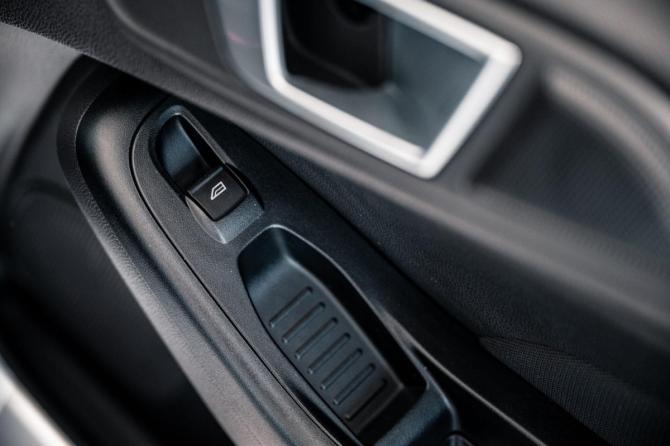Ford Fiesta Mk6 Рестайлинг с пробегом 2018 года, цена 960 000 рублей, 90700 км, хэтчбек, Автокод Объявления
