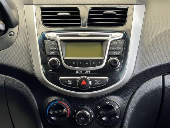 Hyundai Solaris I с пробегом 2012 года, цена 747 000 рублей, 176371 км, хэтчбек, Автокод Объявления