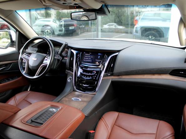 Cadillac Escalade IV с пробегом 2016 года, цена 3 695 000 рублей, 112162 км, внедорожник, Автокод Объявления