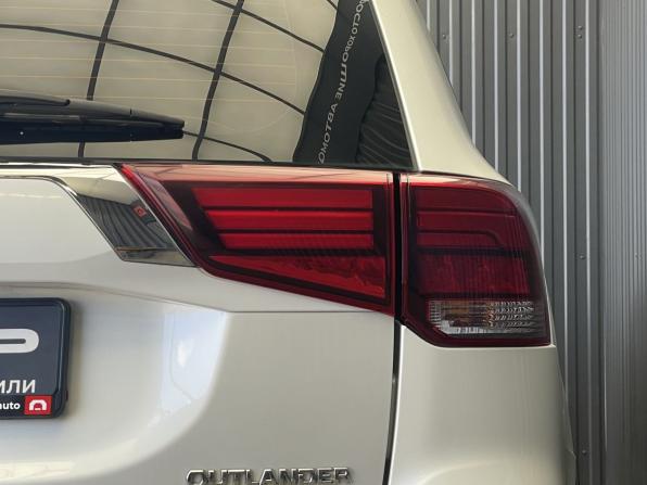 Mitsubishi Outlander III Рестайлинг 2 с пробегом 2015 года, цена 1 547 000 рублей, 179212 км, внедорожник, Автокод Объявления