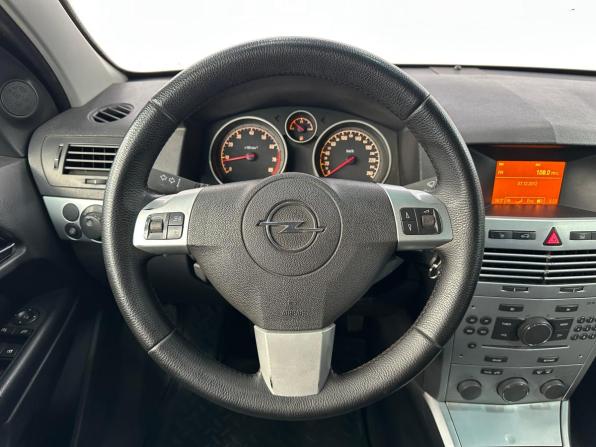 Opel Astra H Рестайлинг с пробегом 2012 года, цена 680 000 рублей, 206800 км, седан, Автокод Объявления