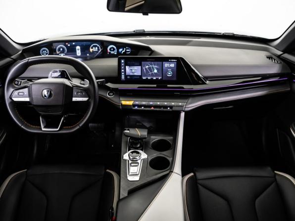 Changan UNI-V I с пробегом 2024 года, цена 2 308 000 рублей, 55483 км, лифтбек, Автокод Объявления
