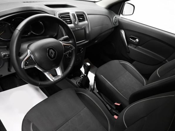 Renault Logan II Рестайлинг с пробегом 2018 года, цена 1 025 000 рублей, 111106 км, седан, Автокод Объявления