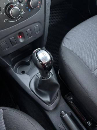 Renault Logan II Рестайлинг с пробегом 2019 года, цена 756 231 рубль, 210655 км, седан, Автокод Объявления