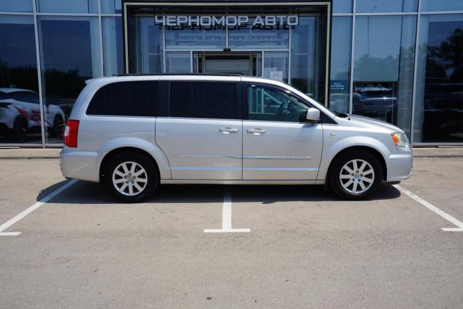 Chrysler Town &amp; Country V Рестайлинг с пробегом 2011 года, цена 999 999 рублей, 304000 км, минивэн, Автокод Объявления