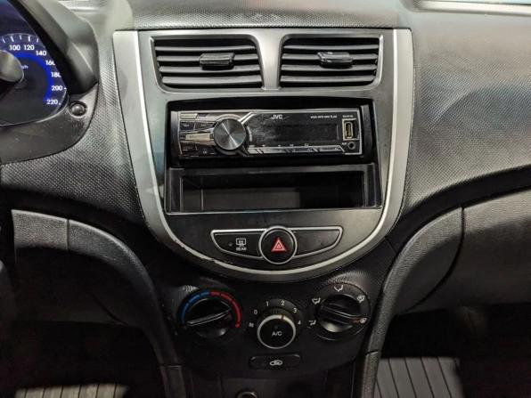 Hyundai Solaris I с пробегом 2013 года, цена 595 000 рублей, 122272 км, седан, Автокод Объявления
