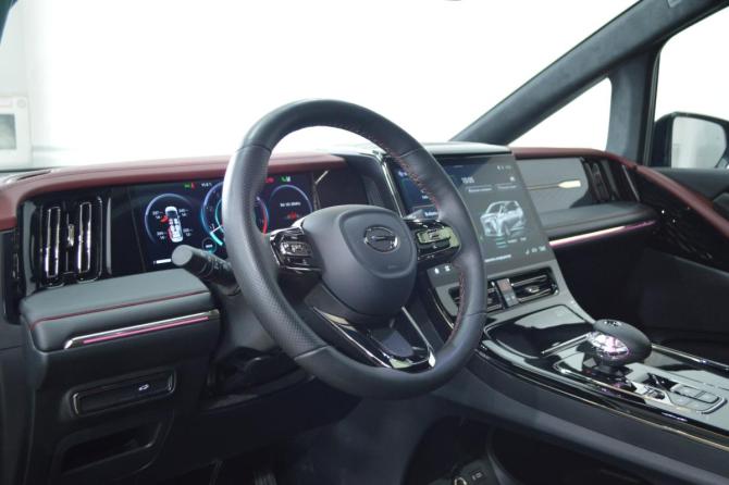GAC M8 с пробегом 2024 года, цена 5 100 000 рублей, 4000 км, минивэн, Автокод Объявления